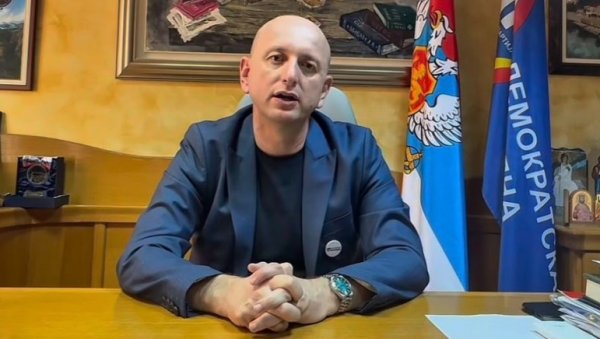 ХОЋЕ ДА АСИМИЛУЈУ СРБЕ! Кнежевић жестоко ударио на власт: Српски језик не чека референдум