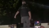 НЕЋЕ ДА СЕ БОРИ ПРОТИВ РУСИЈЕ: Екипа дошла  да регрутује младића, маса их напала и преврнула им ауто (ВИДЕО)