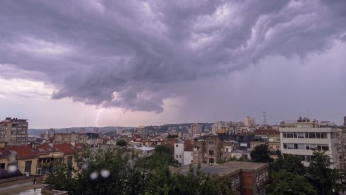 UPLATILI SE METEOALARMI U SRBIJI: Snažno nevreme i grad kidaju ka istoku - RHMZ izdao hitno upozorenje