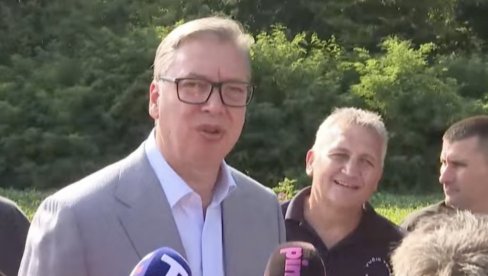 NAŠA SELA LIČE NA ŠVAJCARSKA, LJUDI SE VRAĆAJU Predsednik Vučić u poseti porodici Todorović