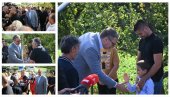ОБРАДОВАЋЕМО СВЕ ПУНОЛЕТНЕ ГРАЂАНЕ Вучић посетио породицуТодоровић и саопштио лепе вести - То је показатељ како се држава домаћински односи
