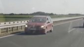 JOŠ JEDNA KAMIKAZA VOZI U KONTRA SMERU! Novi snimak bahate vožnje na auto-putu kod Loznice (VIDEO)