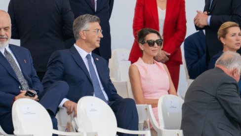 DA NIJE TUŽNO, BILO BI SMEŠNO Plenkovića pitali zašto je Vučić sedeo ispred njega na paradi, hrvatski premijer sada ima novo opravdanje