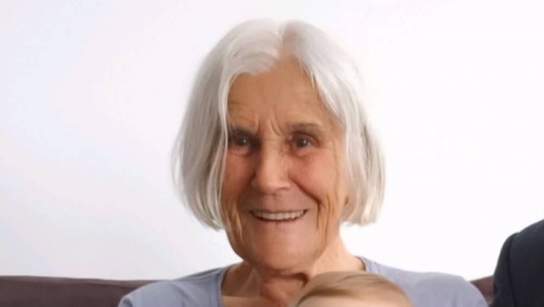 БАКА ДАРИНКИ (87) НИ ТРАГА ВЕЋ 9 ДАНА: Изгубила се старица у Новом Саду, породица апелује за помоћ (ФОТО)