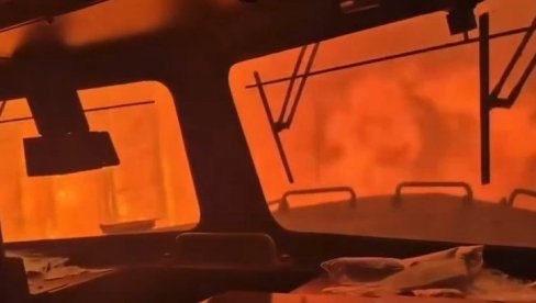 DRAMATIČNI PRIZORI: Osoblje zarobljeno u lokomotivi, vatra ih opkolila sa svih strana (VIDEO)