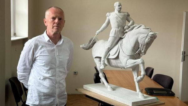 МОНУМЕНТАЛНИ СПОМЕНИК КРАЉУ МИЛАНУ: Дело професора Зорана Ивановића у децембру ће бити откривено у Лесковцу