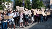ХАОС У УКРАЈИНИ: Народ масовно изашао на улице, Зеленски разбеснео грађане (ВИДЕО)