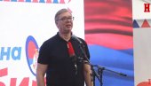 ПРЕДСЕДНИК СА НАРОДОМ: Вучић у Владимировцу