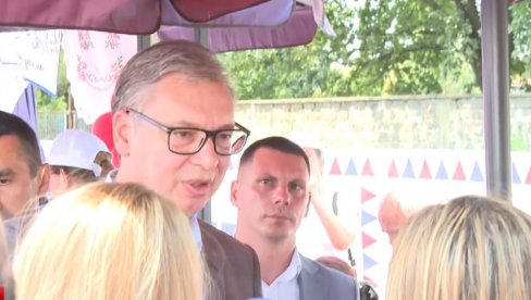 ВУЧИЋ ОДЛУЦИ ДА ИДЕ У КАМПАЊУ КАО ОБИЧАН ГРАЂАНИН: Нећете веровати кад будете видели