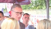 ВУЧИЋ ОДЛУЦИ ДА ИДЕ У КАМПАЊУ КАО ОБИЧАН ГРАЂАНИН: Нећете веровати кад будете видели