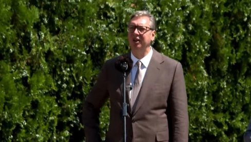 Vučić obilazi Regionalni trening centar za dualno celoživotno obrazovanje u Svilajncu (VIDEO)