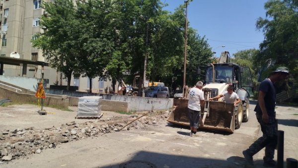 РАДОВИ У ЦЕНТРУ ПАРАЋИНА:  Затворен крак Улице Николе Пашића