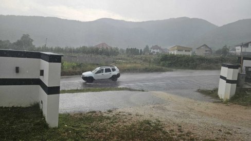 SNAŽNO NEVREME POGODILO PRIJEPOLJE: Grad uništio useve i voćnjake
