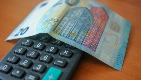 DOZVOLJENI MINUS ILI KEŠ KREDIT: Evo šta je isplativije kada zafali novca - Većina bira pogrešno!