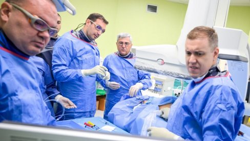 KROZ VENU NA VRATU POPRAVILI JETRU: U UKCS urađena zahtevna procedura na pacijentu sa portnom hipertenzijom