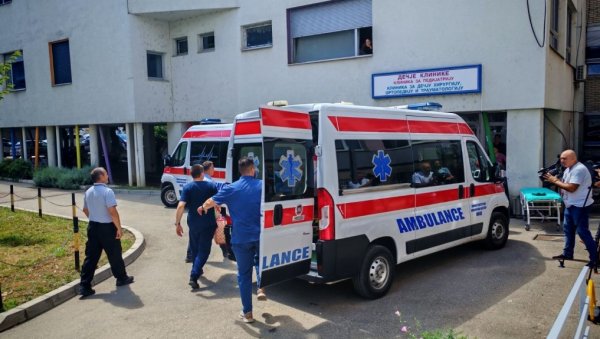 ДАНИЛО (8) СЕ ПРОБУДИО ИЗ КОМЕ: Дечак тешко повређен у саобраћајној несрећи код Котора, пребачен у Ниш на даље лечење
