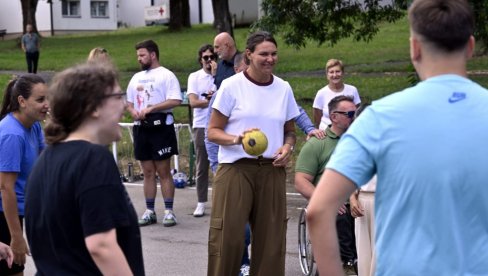Heroji Beogradskog maratona posetili učesnike rehabilitaciono-rekreativnog kampa za decu sa invaliditetom