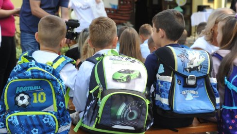 ОД ГРАДА – 10.000 ДИНАРА: Једнократна помоћ родитељима ђака првaка у Краљеву