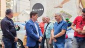 ВЛАСНИЦИ СТАНОВА НА ВОЖДОВЦУ ПРЕД ИСЕЉЕЊЕМ Делегација општине разговарала са станарима: Држава вас неће оставити