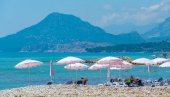 UŽAS U BARU: Kanalizacija se izlila u more, nadležni ćute - turisti zgroženi