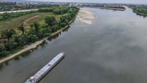 НАЈКРИТИЧНИЈЕ КОД БЕЗДАНА И БОГОЈЕВА : Због ниског водостаја Дунава обустављено наводњавање