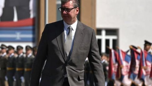 ВУЧИЋ ОФИЦИРИМА И ВОЈНИЦИМА: Данас је Србија снажна пре свега захваљујући вама