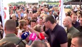 VUČIĆ SA NARODOM U BANOVOM POLJU KOD BOGATIĆA: Porodica je stub srpskog društva (FOTO/VIDEO)