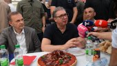 НАПАДАЈУ МЕ ОНИ КОЈИ ИМАЈУ 0,1 ИЛИ 0,2 ПОСТО, ЊИХ СЕ НИКО НЕ БОЈИ Вучић коментарисао бруталне претње блокадера