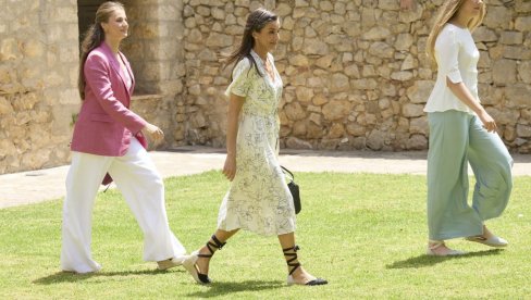OD RADNIČKE OBUĆE DO MODNOG KLASIKA: Kako su cipele koje španska kraljevska porodica obožava osvojile svet?