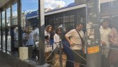 ИЗ АУТОБУСА - НА СТУБИЋЕ: Муке грађана на Теразијама, при изласку из градског превоза