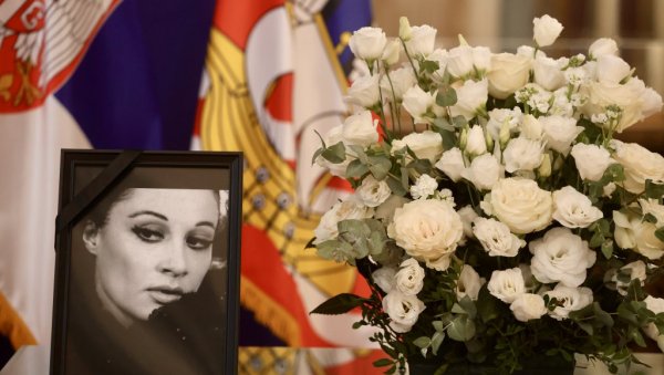 БИЛА ЈЕ ФЕНОМЕН, СИМБОЛ ЈЕДНЕ ЕРЕ: Одржана комеморација поводом смрти Оливере Катарине