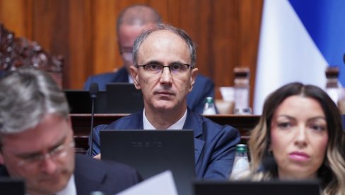 NIJE IZLASANO NEPOVERENJE VLADI: Pogledajte obraćanje premijera (VIDEO)