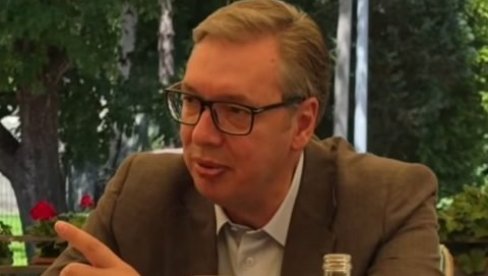ВУЧИЋ У ОПШТИНИ КЊАЖЕВАЦ: Председник Србије обилази мобилну амбуланту у селу Васиљ