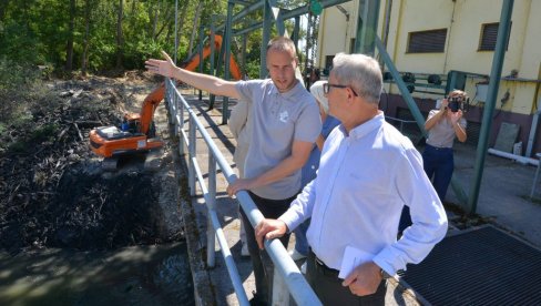 UGROŽENO FUNKCIONISANJE HIDROSISTEMA DTD: Zbog niskog vodostaja ministar Glamočić posetio Bezdan