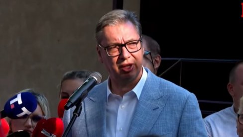 ВУЧИЋ У ОПШТИНИ КЊАЖЕВАЦ: Председник Србије обишао мобилну амбуланту у селу Васиљ и најавио разговор с Путином