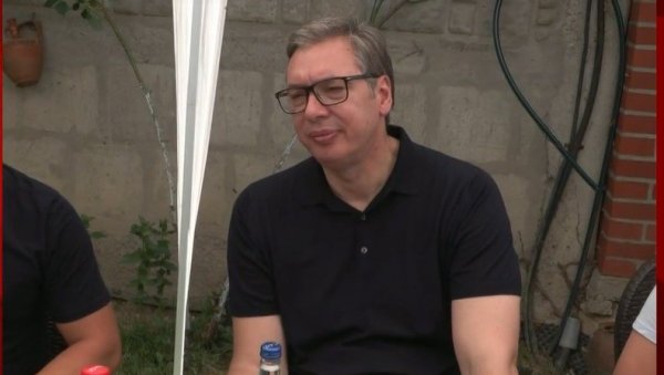 ПРЕДСЕДНИК ОБИШАО ТЕМСКУ И БАБУШНИЦУ: Вучић разговарао са народом, најавио значајну помоћ мештанима (ВИДЕО)