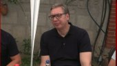 ПРЕДСЕДНИК ОБИШАО ТЕМСКУ И БАБУШНИЦУ: Вучић разговарао са народом, најавио значајну помоћ мештанима (ФОТО/ВИДЕО)