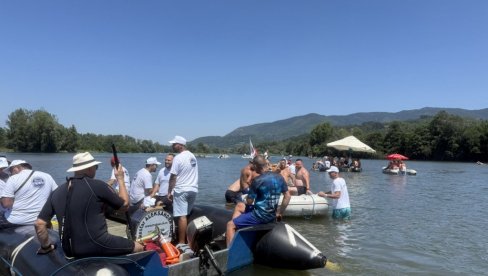 DRINSKA REGATA: Spust braće sa dve obale (FOTO)