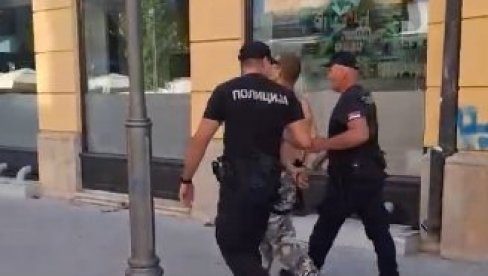 BLOKADER HTEO DA KOLJE I UBIJA LJUDE NA SNS ŠTANDU: Policija u Kragujevcu razoružala monstruma (VIDEO)